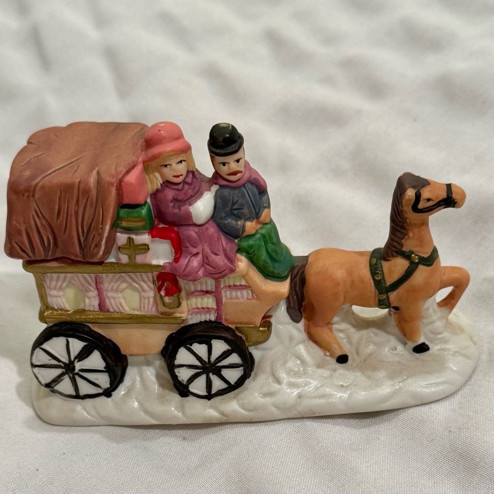 Christmas Victorian Village COUPLE IN HORSE DRAWN CARRIAGE Size ~ 5 x 2,5 x 1,5
